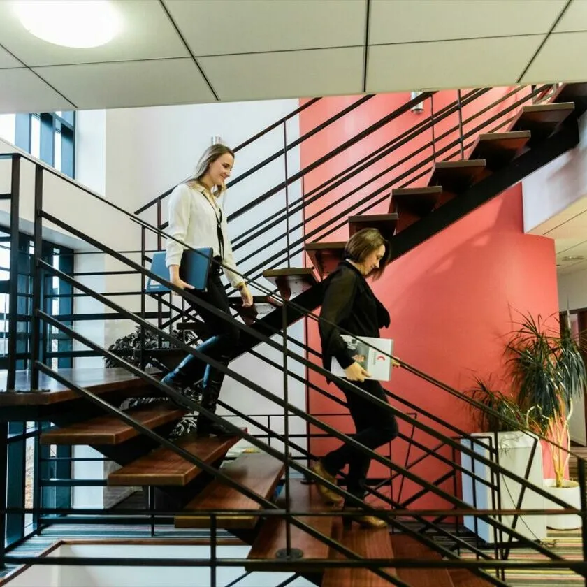 Collaboratrices du Groupe Cogedis accompagnées dans la définition de leur stratégie data et IA